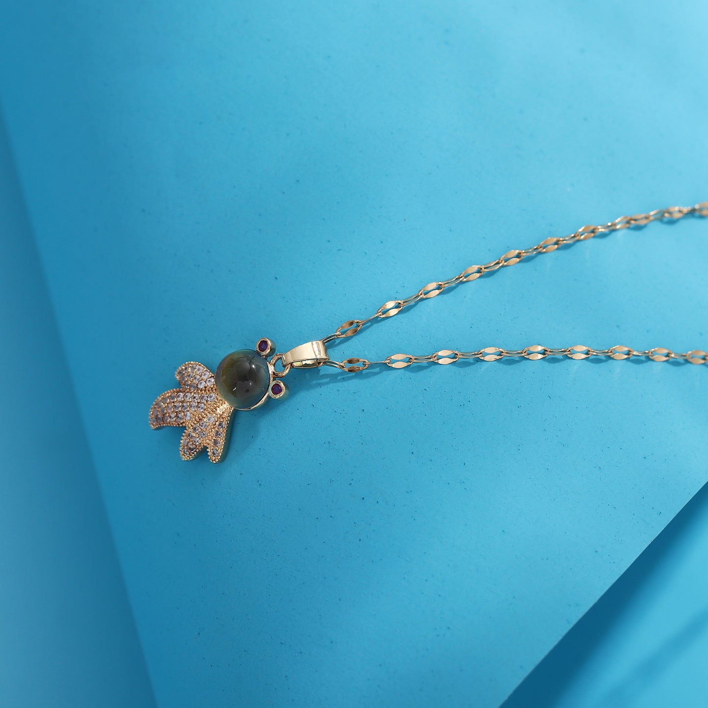 “Rich” Goldfish Thermostone Necklace