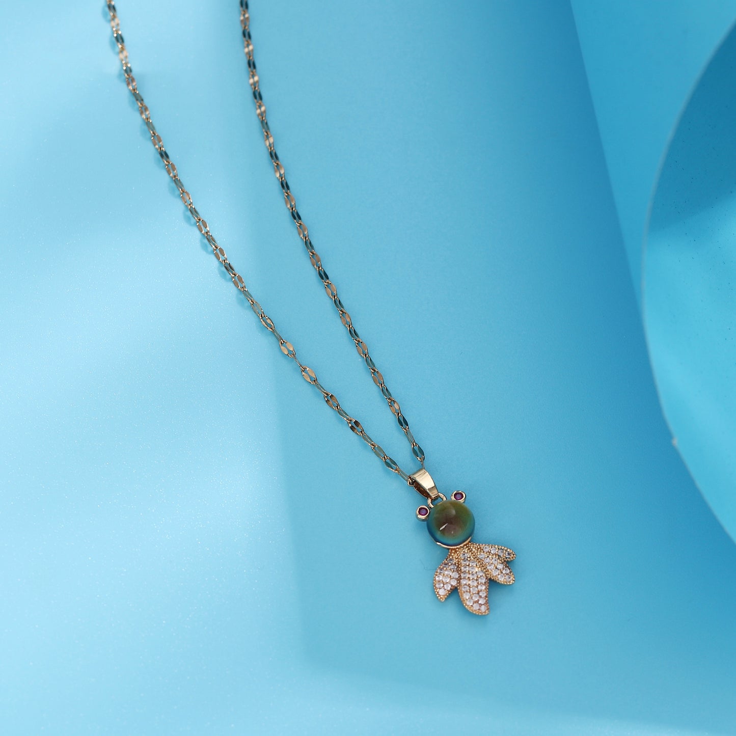 “Rich” Goldfish Thermostone Necklace