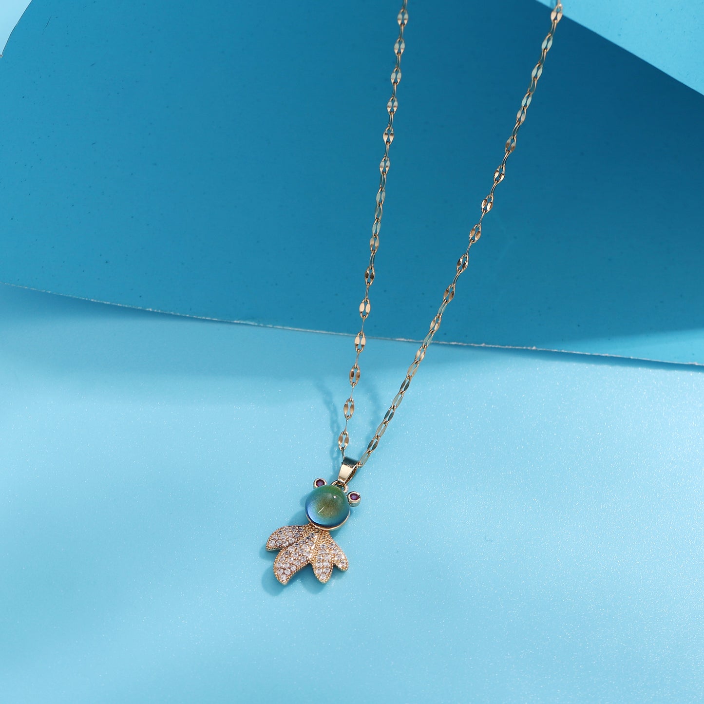 “Rich” Goldfish Thermostone Necklace